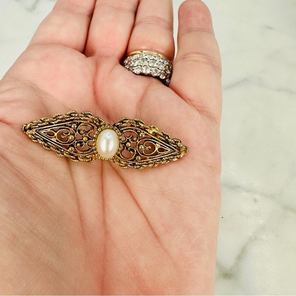 Vintage Filigree Bar Brooch Pin Faux Pearl Gold Tone Romantic Dainty Coquette - Picture 3 of 8